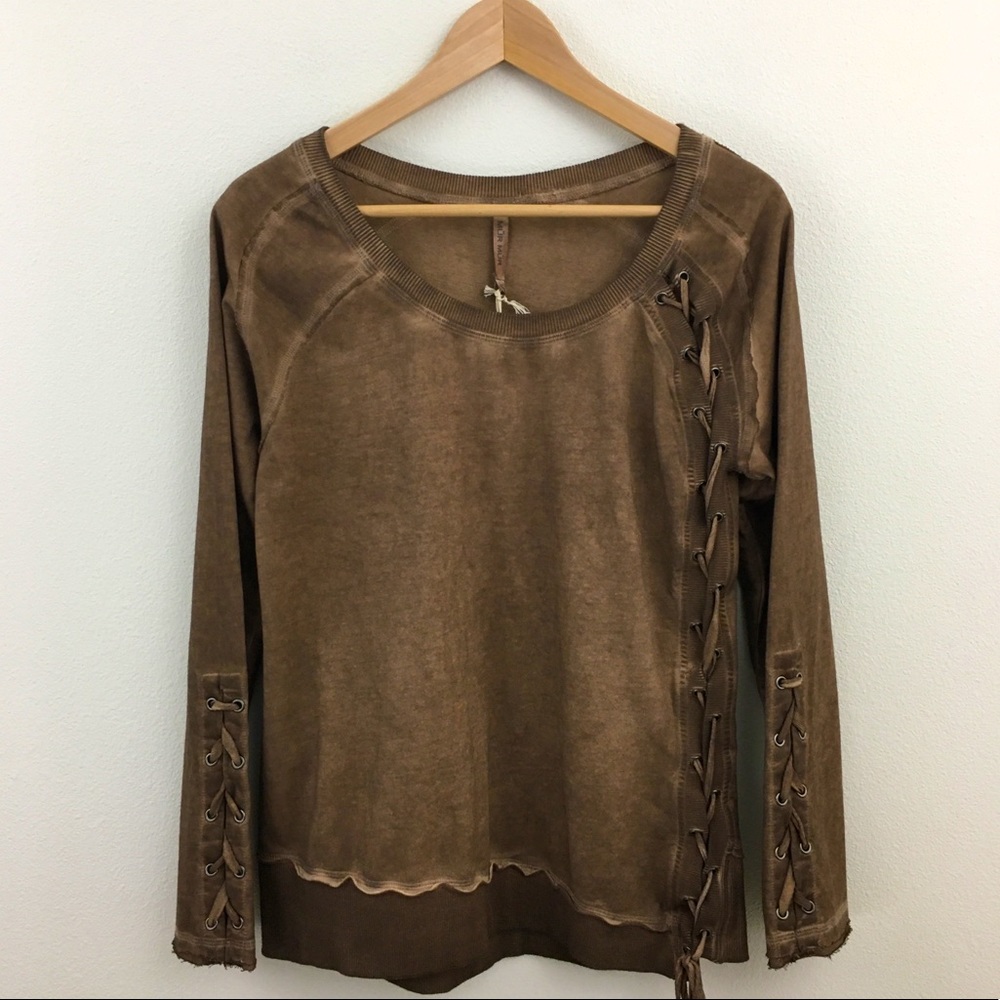 Mur Mur | Long Sleeve Lace Up Top